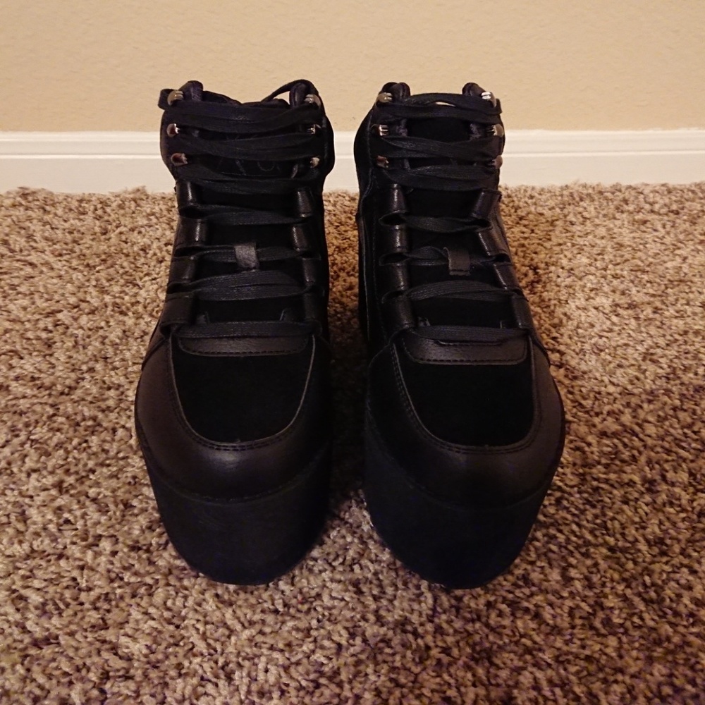 Shoes - Picture 2 of 5